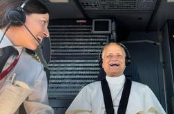 Tako navdušen je bil papež, ko je sedel v pilotsko kabino