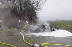Avtomobil zgorel sredi ceste, škode za 80 tisoč evrov