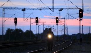 Na Hrvaškem trčila vlak in avtobus, 13 ranjenih