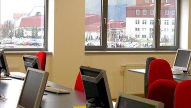 Šolnike in kulturnike presenetile nižje plače