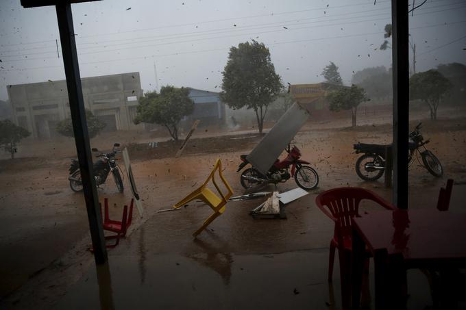 Tropska nevihta in poledično poplave, Porto Velho, Brazilija.  | Foto: Reuters