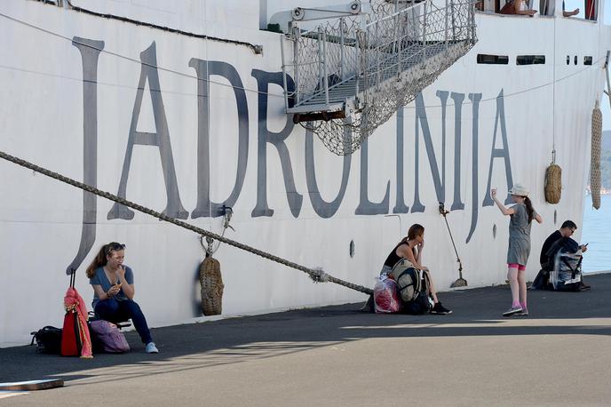 Jadrolina | Vse naj bi potekalo v skladu s predpisi, a okvare niso mogli odpraviti med plovbo, je pojasnil poveljnik trajekta. | Foto STA