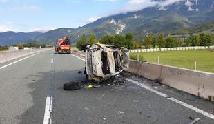 V nesreči na gorenjski avtocesti huje poškodovana ena oseba