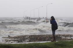 Tajfun na Filipinih zahteval 21 življenj
