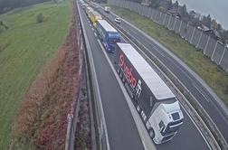 Na štajerki zastoj tovornih vozil, zaradi varnosti občasno zapirajo ta predor