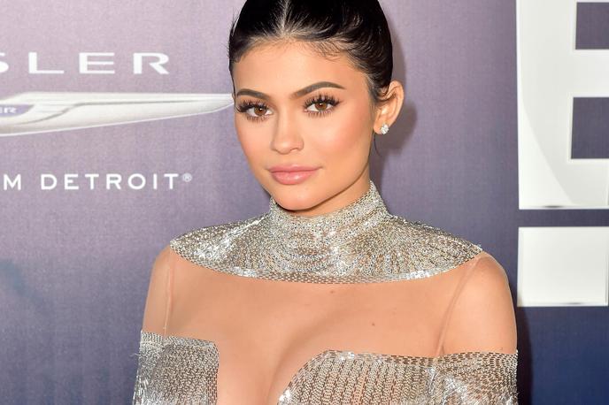 Kylie Jenner | Poleg povečanja prsi je Jennerjeva potrdila tudi, da si je dala povečati ustnice. | Foto Guliverimage
