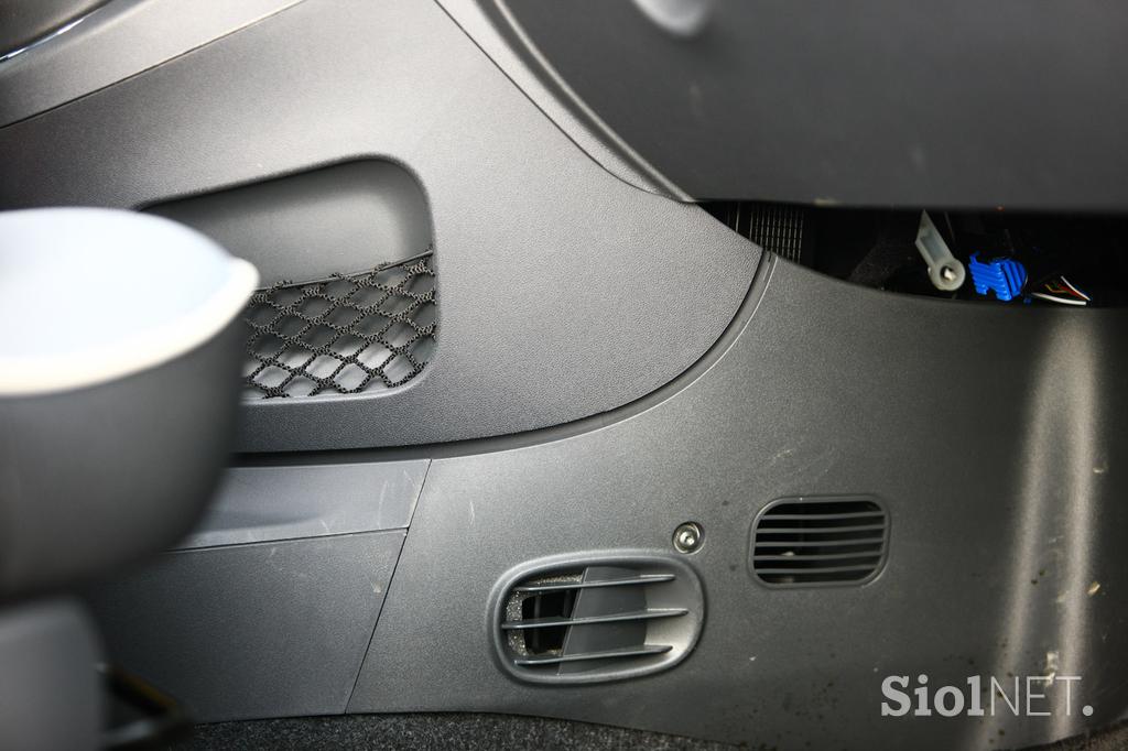 Fiat 500 1.2 8V lounge - šik mestni malček s posluhom za visoko modo