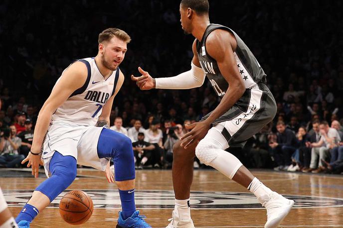 Luka Dončić | Luka Dončić je v dvorani, kjer je bil lani izbran na naboru lige NBA, dosegel 16 točk in izkusil najvišji poraz v dresu Dallasa v tej sezoni. | Foto Reuters