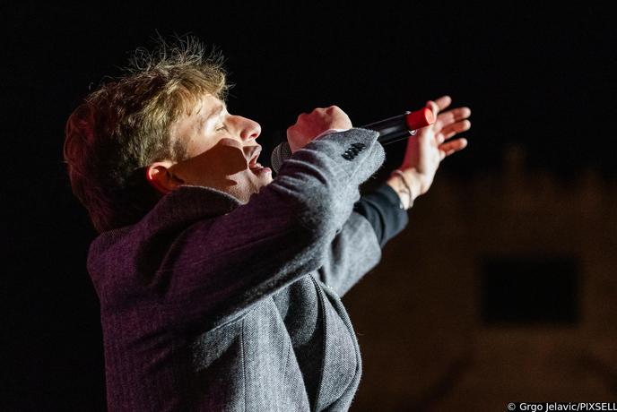 Kdo je mladi in priljubljeni hrvaški pevec Jakov Jozinović?