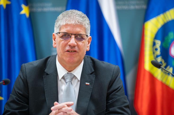 Minister za notranje zadeve Boštjan Poklukar je dejal, da s predlogom nadgrajujejo nekatere določbe na področju opravljanja policijskih nalog in izvajanja policijskih pooblastil za zagotovitev učinkovitejšega dela policije. | Foto: STA