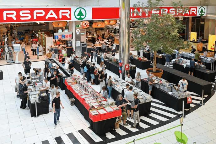 V Cityparku ta konec tedna poletna glasbena poslastica s sejmom gramofonskih plošč
