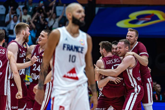 Francija : Latvija SP 2023 | Latvijci so premagali Francoze in jim zaprli vrata napredovanja. | Foto FIBA