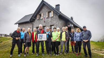 Podelili smo plaketi Krekovi koči na Ratitovcu in Lavričevi koči na Gradišču