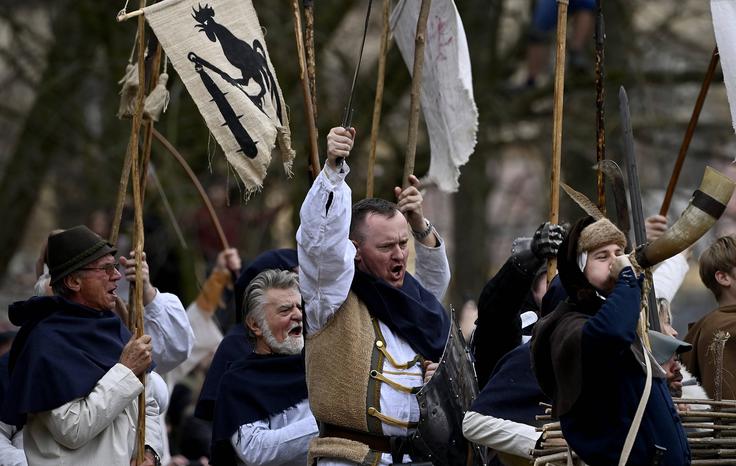 Vsako leto v Stubici v turistične namene uprizorijo legendarni kmečki upor in bitko, ki privabi ogromno gledalcev. | Foto: Guliverimage
