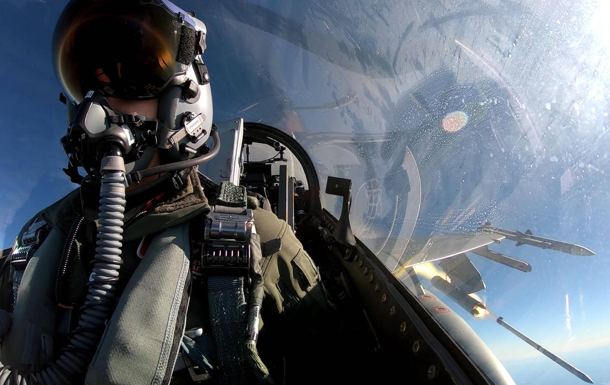 F 16 ameriška vojska lovec letalo letala | Na vprašanje o civilnih žrtvah ameriških napadov je Sullivan dejal, da jih ne more potrditi, so pa cilji, ko so jih napadli, po njegovih besedah povsem legitimni. | Foto Guliverimage
