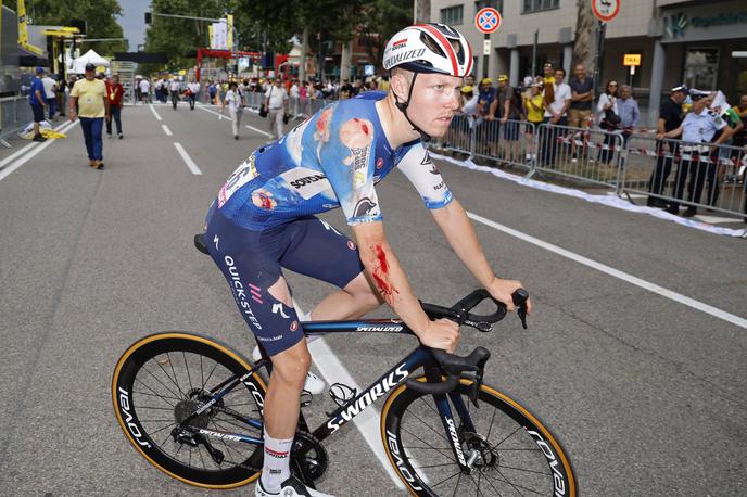 Casper Pedersen | Casper Pedersen je pri padcu utrpel poškodbo ključnice in je že končal Tour de France. | Foto Guliverimage