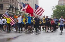 Tekači v spomin na žrtve bostonskega napada dokončali maraton
