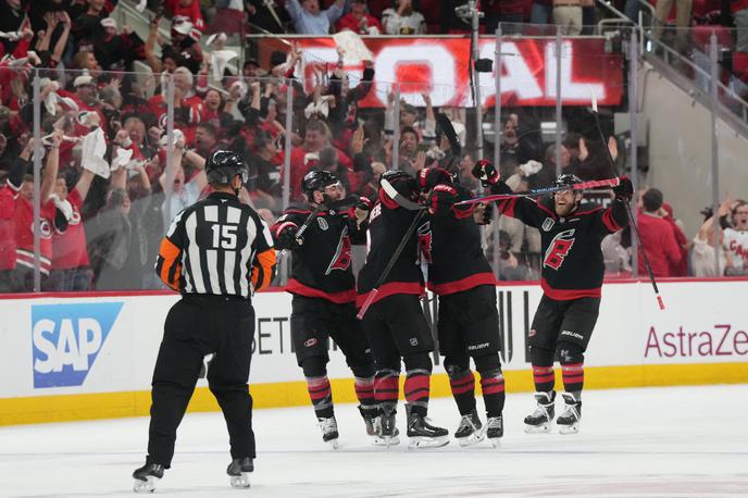 Carolina Hurricanes | Carolina je slavila po podaljšku. | Foto Reuters