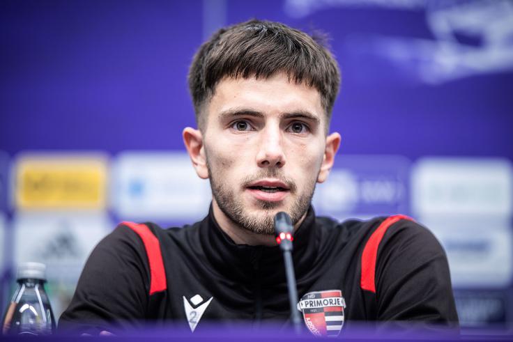 Otrok Primorja se je letos prvič podal v svet in izbral ponudbo škotskega Dundeeja, s katerim je trenutno na visokem četrtem mestu. Dundee je v Evropi nazadnje zaigral leta 2004, ko je izpadel proti italijanski Perugii. | Foto: Jure Banfi