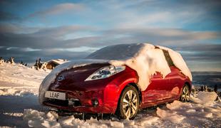 Nissan leaf – iz deset centimetrov debelega ledenega objema le s pomočjo elektrike