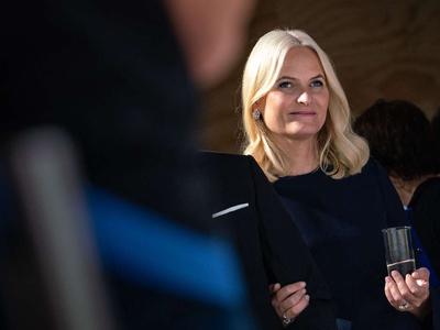 Škandal na Norveškem: Princesa Mette-Marit si je dopisovala z Epsteinom