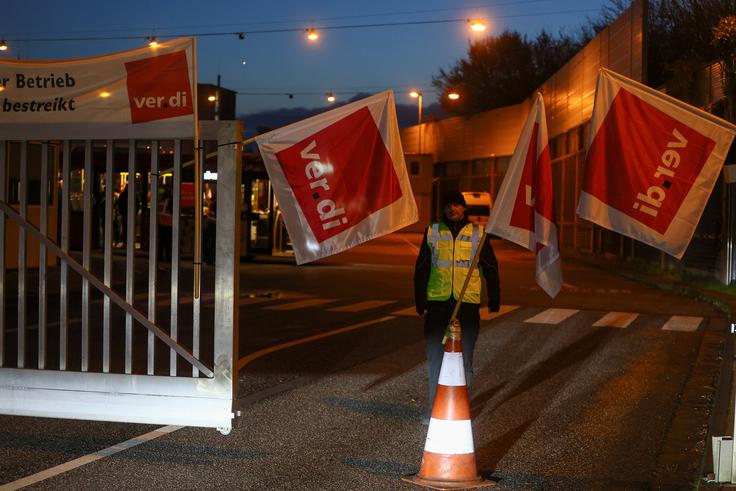 Vhod na avtobusno parkirišče | Foto: Reuters
