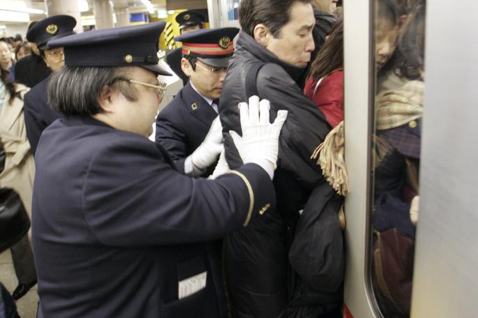 Japonska | Japonski (in tudi slovenski) vsakdan je še zelo daleč od štiridnevnega delovnega tedna. | Foto Reuters