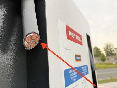 Lov na baker dosegel tudi Slovenijo: tarča so električne hitre polnilnice