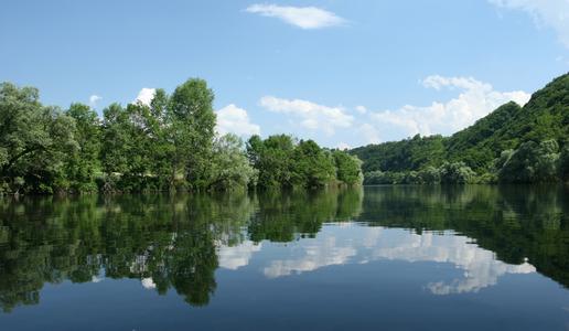 Pri poskusu prečkanja Kolpe utonilo pet migrantov