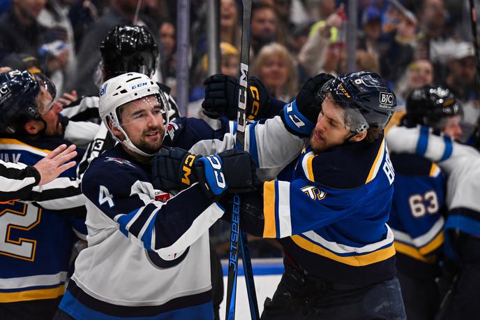 Winnipeg Jets St. Louis Blues | Hokejisti St. Louis Blues so z zmago nad Winnipeg Jets (5:2) serijo zmag poravnali na 3:3 in izsilili odločilno sedmo tekmo. | Foto Reuters