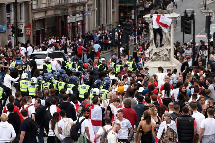 Anglija | Po koncu tekme so se v številnih angleških mestih zvrstili izgredi jeznih navijačev. | Foto Guliverimage