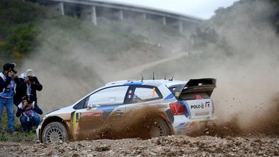 Ogier z minimalno prednostjo pred Hirvonenom
