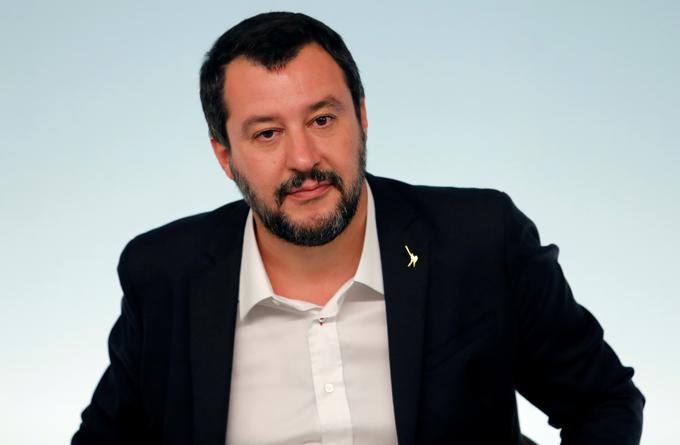 "V času, ko brezposelnost med mladimi v nekaterih regijah dosega 50 odstotkov, nam nekdo iz Bruslja na podlagi starih pravil nalaga tri milijarde evrov kazni," je do Evropske komisije kritičen italijanski notranji minister Matteo Salvini. | Foto: Reuters