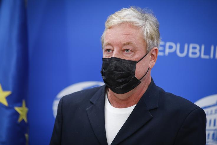 Na današnji novinarski konferenci o izzivih bolezni covid-19 je profesor s Fakultete za farmacijo Univerze v Ljubljani Borut Štrukelj predstavljal novosti glede cepiv in cepljenja.
 | Foto: STA ,