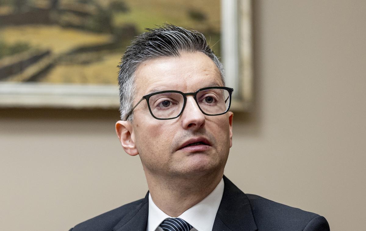 Marjan Šarec | Šarec pravi, da gre pri Prebiličevem konceptu stranke za stokrat prežvečen koncept, ki "nas lahko prerodi ravno toliko, kot slabo zaprta sparjena mineralna voda, stoječa teden dni na kuhinjski polici, iz katere so mehurčki že zdavnaj izginili". | Foto Ana Kovač