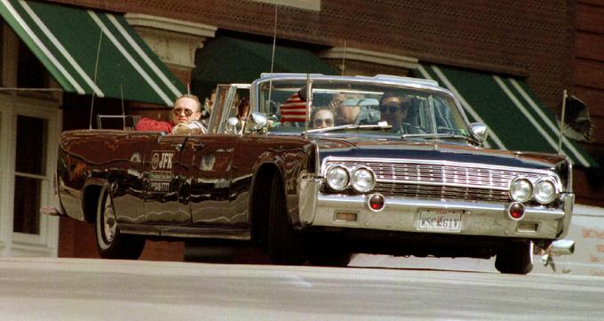 Predelan Lincolnov kabriolet, v katerem je leta 1963 umrl ameriški predsednik John F. Kennedy. | Foto: 