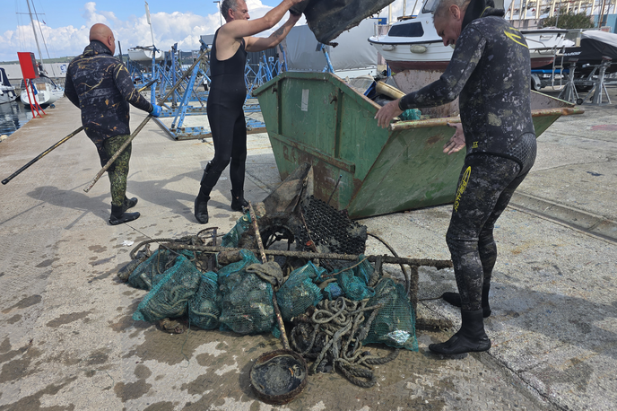 YouSea, čiščenje, odpadki, zavod | Prizadevanja za aktivnosti čiščenja morskega dna, ki jih Zavod YouSea izvaja v sodelovanju s podjetjem Spar Slovenija, nameravajo nadaljevati tudi v prihodnjem letu, so še zapisali. | Foto YouSea/STA