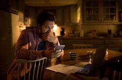 Kar 17 tisoč Slovencev čaka veselo novico. V resnici jim grozi nočna mora.