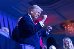 V Iranu je vojna, Donald Trump pa je zapel #video