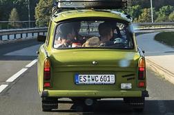 "Ujeti" v Sloveniji: štirje Nemci s trabantom proti domu #foto