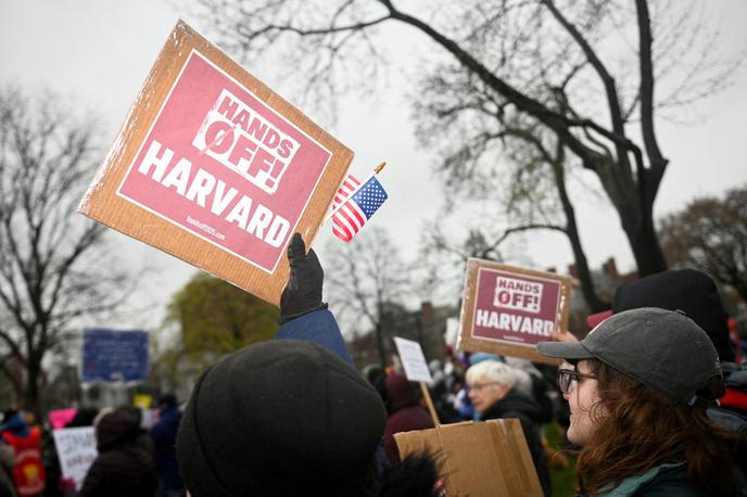 Harvard, protesti | Predsednik Harvarda Alan Garber je v ponedeljek Trumpovi ministrici za izobraževanje Lindi McMahon zagotovil, da imata univerza in vlada skupna stališča glede številnih ključnih vprašanj. | Foto Reuters