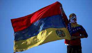 Poslanci: Vlada naj nasprotuje vojaški intervenciji v Venezueli