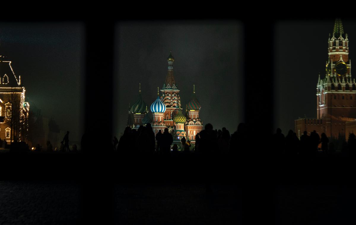 Kremelj, Moskva | Tajne operacije širjenja kremeljske propagande so v Rusiji potrebne precej manj. Kremelj ima namreč tako rekoč popoln nadzor nad vsemi največjimi mediji in komunikacijski kanali v državi. | Foto Unsplash