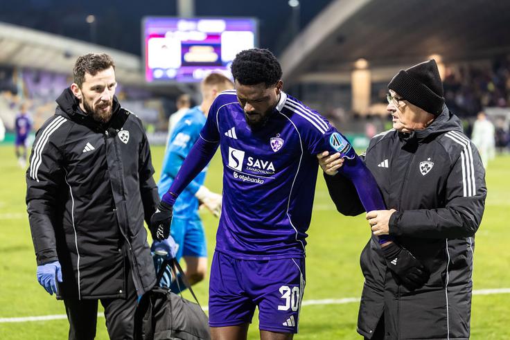 Benjamin Tetteh je proti koncu srečanja odšepal z igrišča. | Foto: Jure Banfi