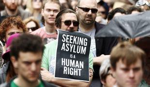 Jezni prosilci za azil razdejali avstralski begunski center