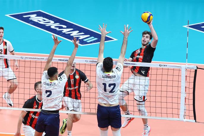 Alpacem Kanal : Fenerbahče | Kanalci so tudi na povratni tekmi izgubili s Fenerbahčejem. | Foto CEV