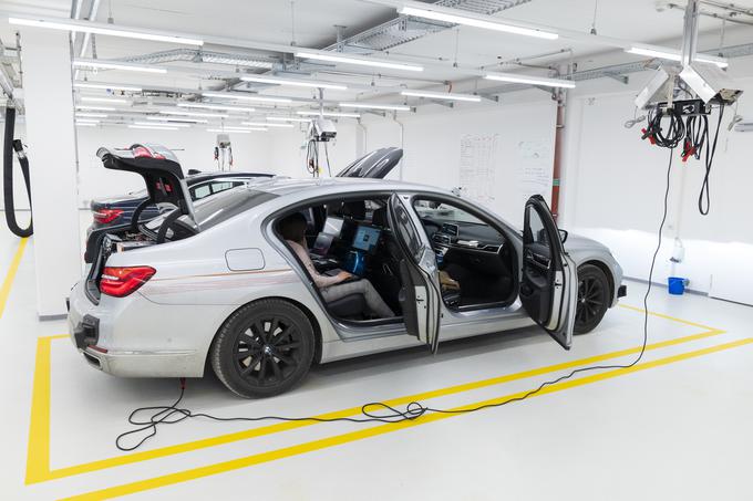 Razvoj sistemov so začeli najprej vgrajevati v BMW serijo 7, zdaj pa sisteme že preizkušajo tudi v nekaterih drugih modelih. | Foto: BMW