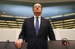 Draghi pred nemškimi poslanci branil program odkupa obveznic