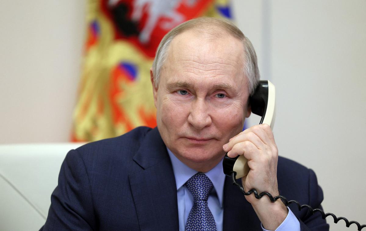 Vladimir Putin | Je ruski predsednik Vladimir Putin marca in aprila 2022 mislil resno s pogovori s Kijevom? Nekateri ukrajinski pogajalci pravijo, da je mislil resno, drugi trdijo, da je le hlinil željo po sklenitvi mirovnega dogovora. | Foto Reuters