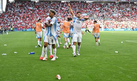 Argentinci v 16. minuti dodatka izvlekli točko, Španci strli odpor Uzbekistana